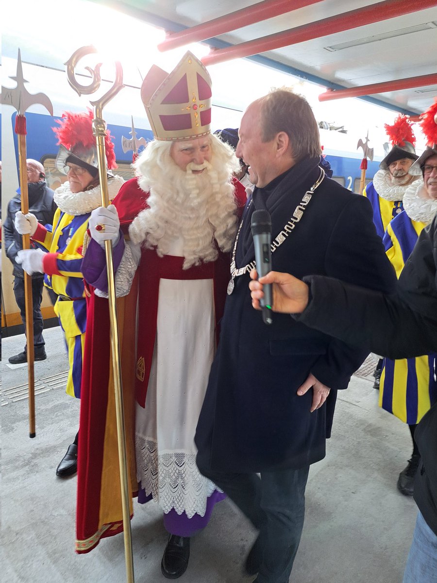 Burgemeester van Almere tweet media