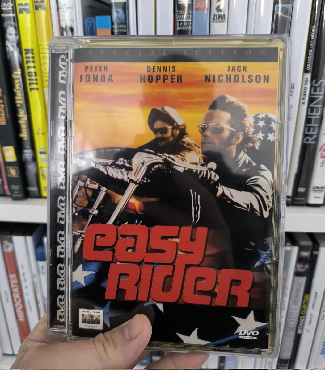 elsotaescala's tweet image. 🎥 MÍTIC vist d'estrena al CINEMA, 12 ANYETS, molt AL·LUCINAT (normal) xò SENSE massa COMPRENSIÓ. #PeterFonda i #DennisHopper -DIRECTOR- 2 RIDERS i un TRIPIJOC amb COCAÏNA que els permet fer un VIATGE de "VIDA" recollint ESTRAFOLARIS nous COMPANYS fins al CATET i LETAL #DeepSouth