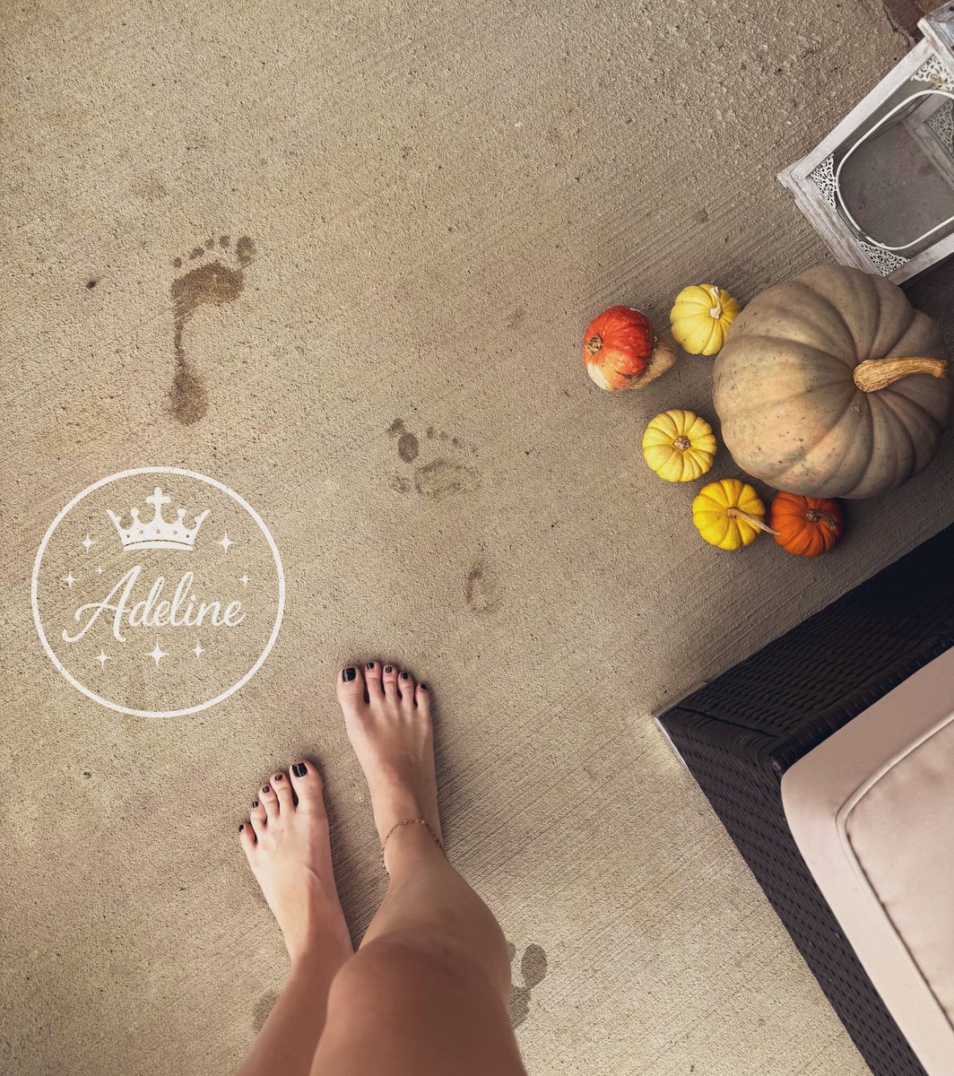 AddieVerseXO's tweet photo. Good morning, loser.
Follow the prints… Your princess is waiting. 💋👑✨ https://t.co/Xls80Z8yTY