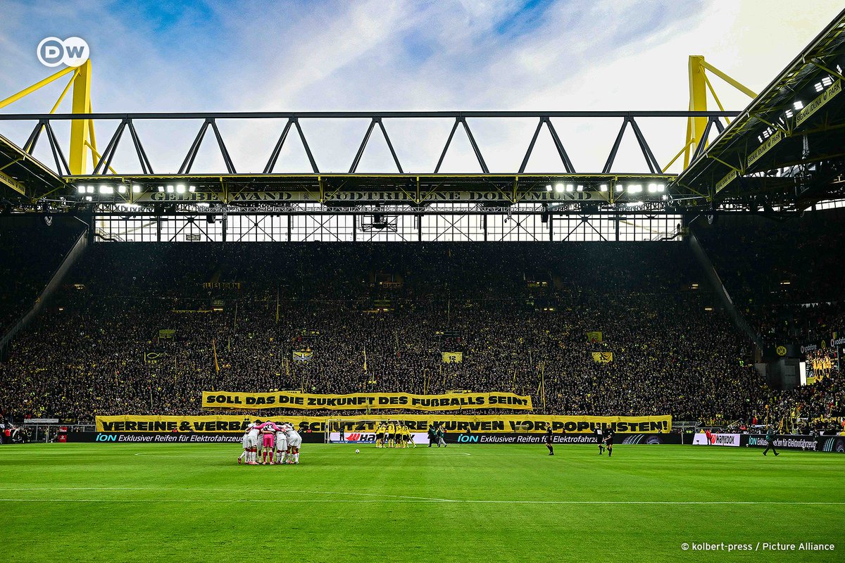dw_sports's tweet photo. “Is this supposed to be the future of football?”

🤫 Fans across the Bundesliga remained silent for 12 minutes of the games to protest new security measures 🪧 

Proposals from Germany's federal interior ministers include:
🎫 personalised tickets
📹 increased surveillance
🚫 centralised stadium bans