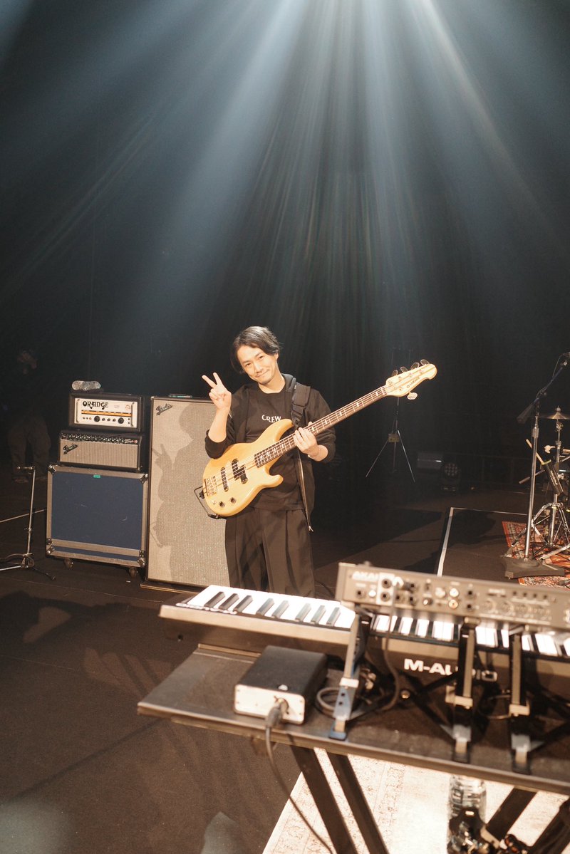 boc_chama's tweet image. RADWIMPSのメンバー、関係者の皆様そしてリスナーの皆様本当におめでとうございます！
素敵な夜に参加させてくれてありがとうございました！
リハの時のかっこよいよーじろーとたけちゃんの写真少しだけ撮れたのでお裾しますね📸

#RADWIMPS
#RADWIMPS20th
#RADWIMPS20th_TOUR
#BUMPOFCHICKEN