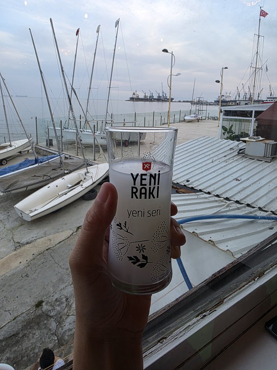 Gun bitmeden, isik kacmadan rakisi 🥂
Denk gelenlerin sagligina guzel insanlar 🫰🏻