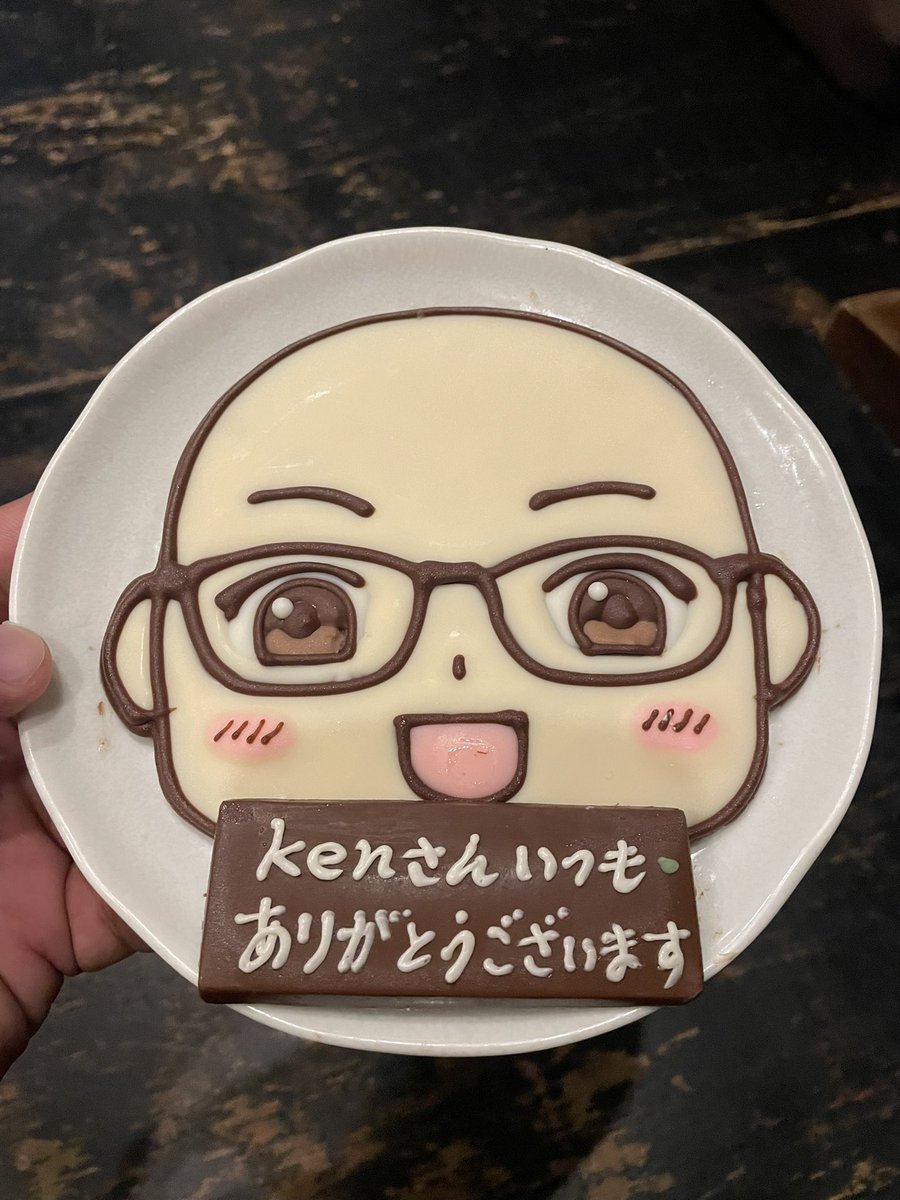 本日は、福岡オフ会。全国各地にいる受講生に会いに行ってる。今日はサプライズでケーキ用意してくれてた。ありがたくて泣けるね。みんなで美味しく食べきりました。