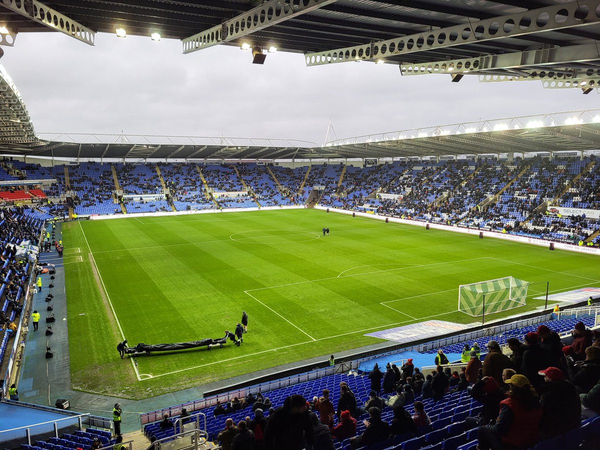 tegsy06's tweet photo. #rufc reading https://t.co/A4CRdDAYXB