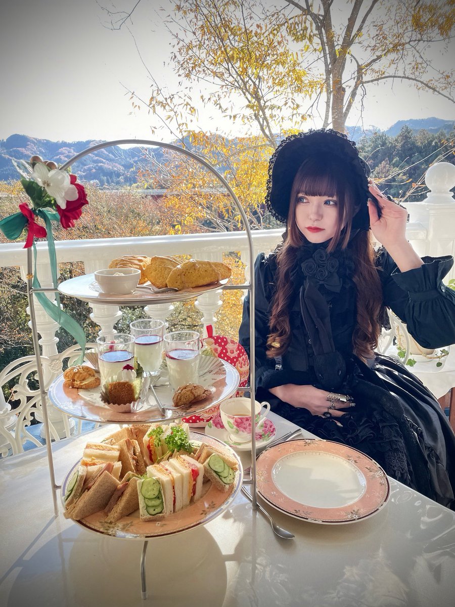 憧れていたローズタウンティーガーデン🫖
最高だったからまた行きたいな🩰
Logicさんのヘドレをブローチとして着用してみた🥀
HIMEKAさん素敵なお誘いありがとうございました🖤