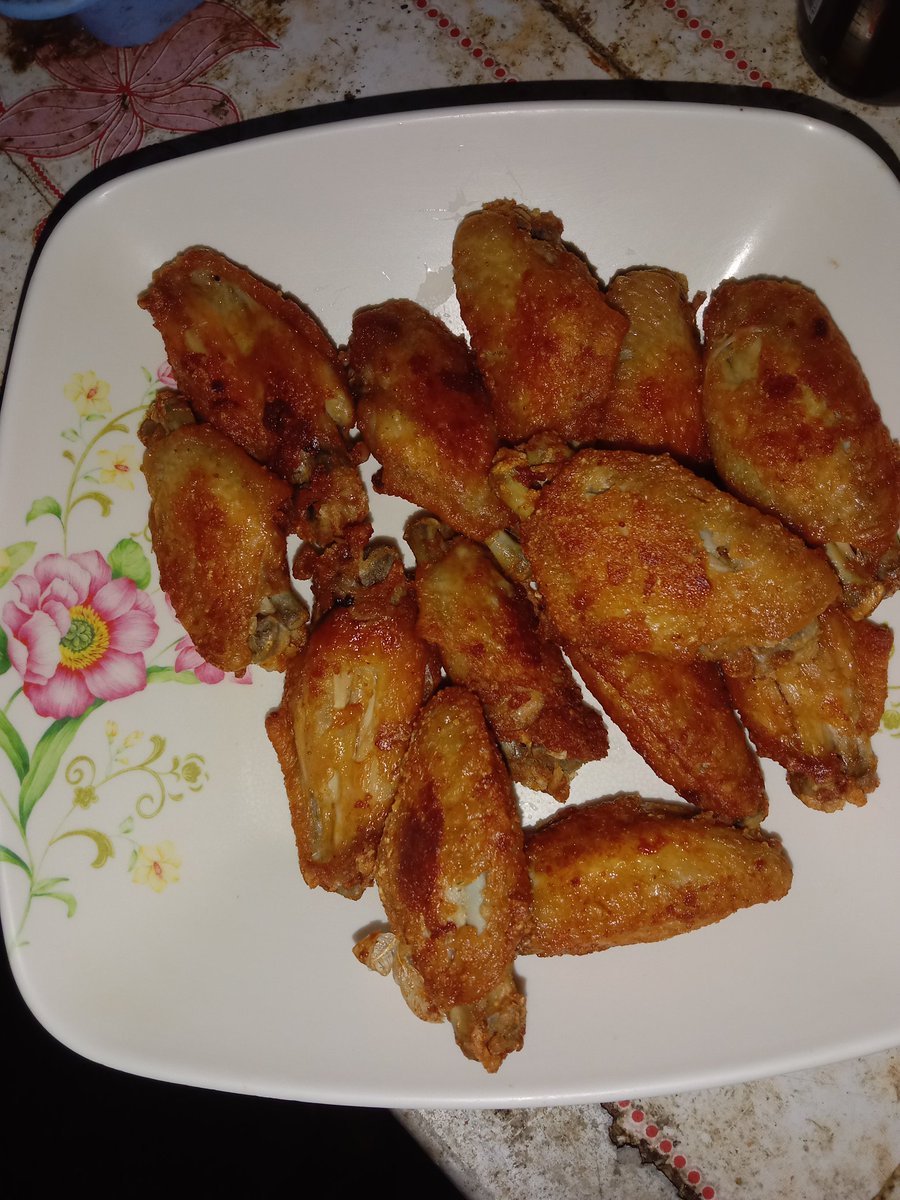 Nattie_JamJam's tweet image. ลูกสาวอยากกินไก่ทอด พ่ออยากกินไข่พะโล้ แล้วแม่เลือกอะไรได้ไหม นอกจากทำตามคำสั่ง
#มื้อเย็น #อิ่มแล้วลงได้