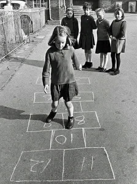 What is this game called? Hmm 😒 🤔?¿