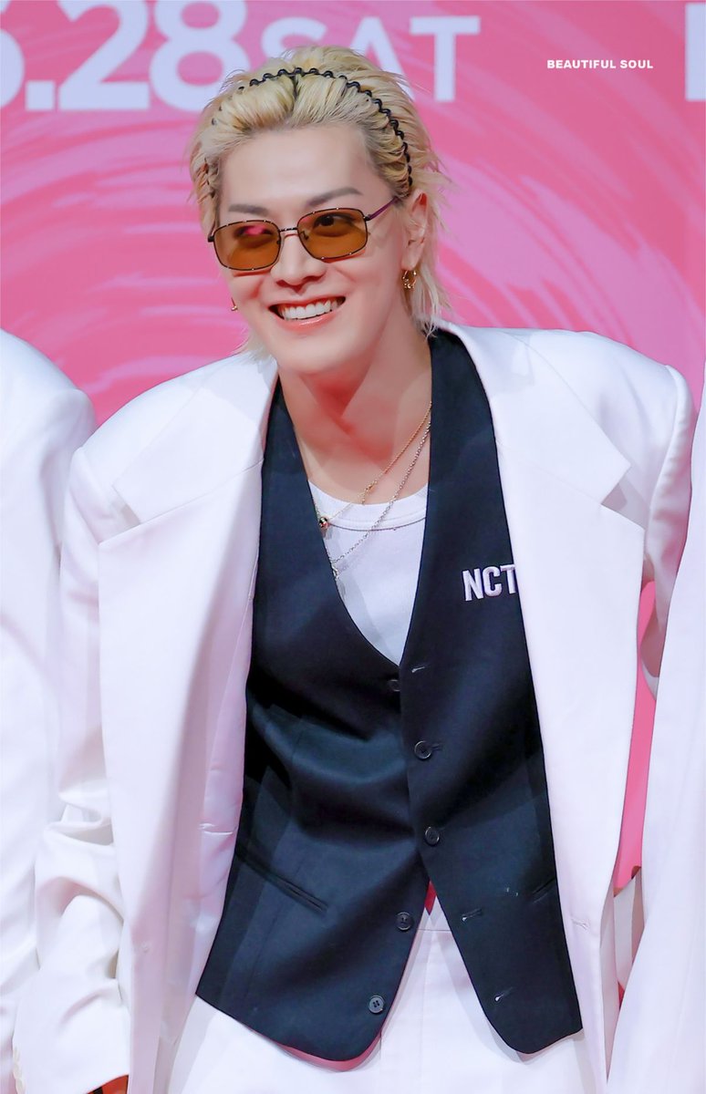 <a href="/ireneevbae/">𝗠𝗖, 𝗜𝗿𝗲𝗻𝗲. #smoriesawards2025</a> Yuta menerima kartu nominasi dari panitia. Ia melirik Hendery sekilas lalu berbisik pelan, cukup terdengar oleh mic, “Bre, kaga salah kan nih kartunya? Ngeri salah sebut nama gw.” 

(<a href="/ahexng/">Aheng. 🦄 #SMORIESAWARDS2025</a>)

#smoriesawards2025