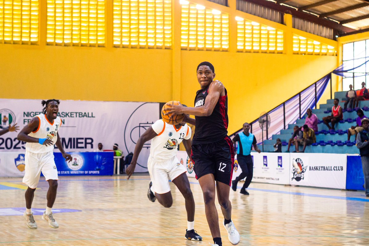 Queenjohn4's tweet image. Half time 

Gboko City Chiefs 34
Lagos Legends 32

#NPBLFinal4 
#TheCrowning