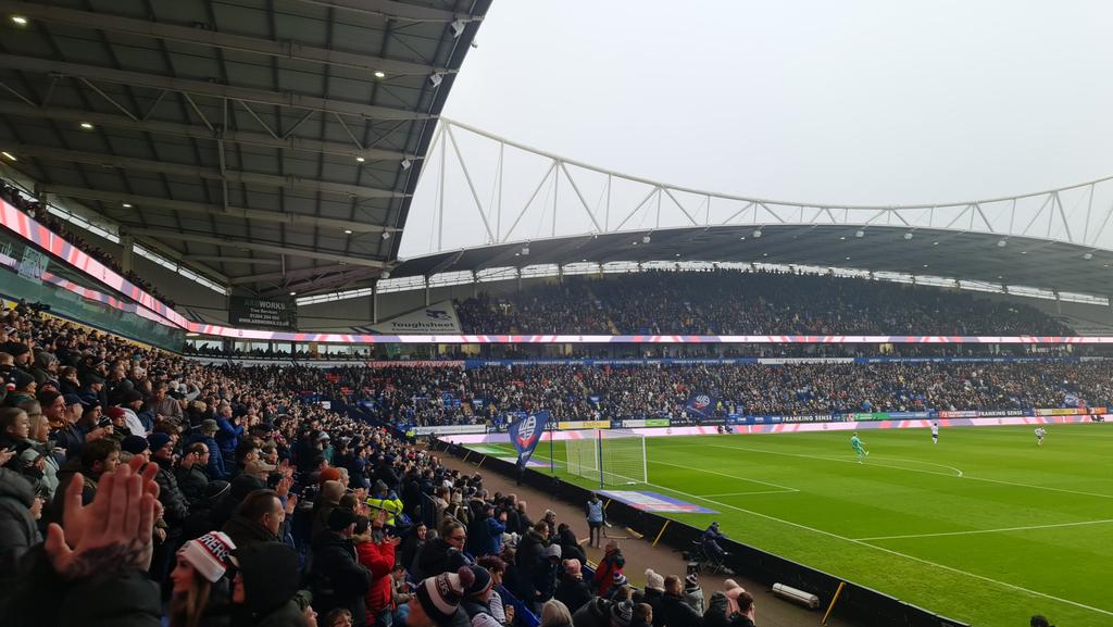 SkhTrains's tweet image. Amazing to think this is the THIRD tier of football. Superb #bwfc #bcafc