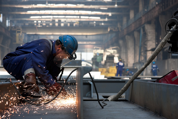 BJP4India's tweet image. 🏭𝐂𝐎𝐃𝐄 𝐎𝐍 𝐈𝐍𝐃𝐔𝐒𝐓𝐑𝐈𝐀𝐋 𝐑𝐄𝐋𝐀𝐓𝐈𝐎𝐍𝐒
Industry wants clarity. Workers want fairness. India wants progress.

This code aligns all three.
✔️ Faster dispute resolution (months, not years)
✔️ Retrenchment threshold raised: 100→300 workers
✔️ Mandatory written…