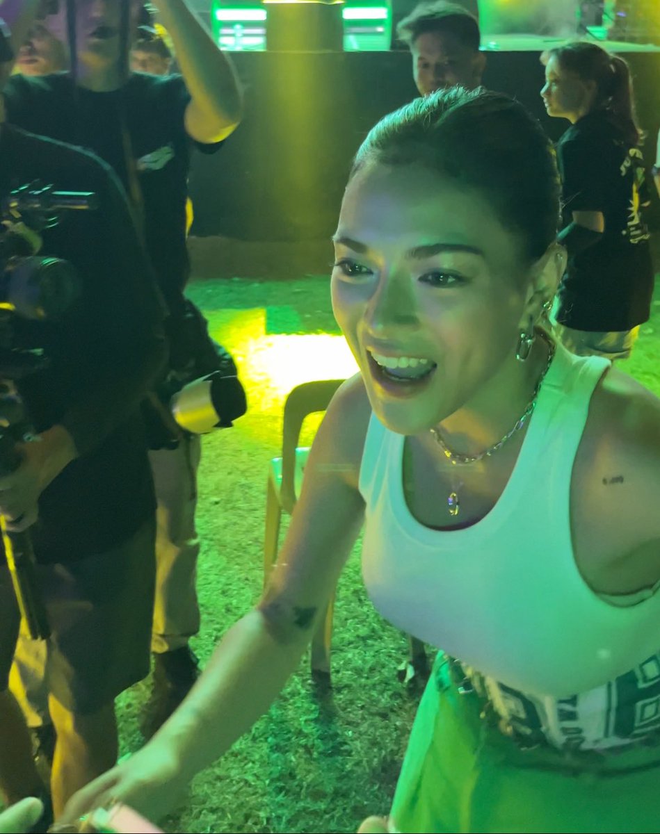 imericagonzales's tweet image. “Grabeng facecard yarn @mikslmnc ✨💚