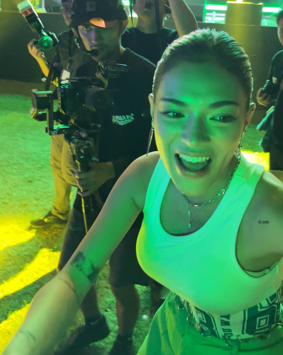 imericagonzales's tweet image. “Grabeng facecard yarn @mikslmnc ✨💚