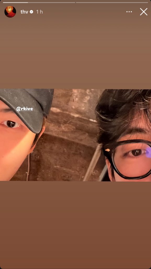 RiseOnBangtanAr's tweet image. 📸 &amp;gt;&amp;gt; Historias de #V en Instagram. 

@ rkive 

#BTS #방탄소년단 @BTS_twt @bts_bighit