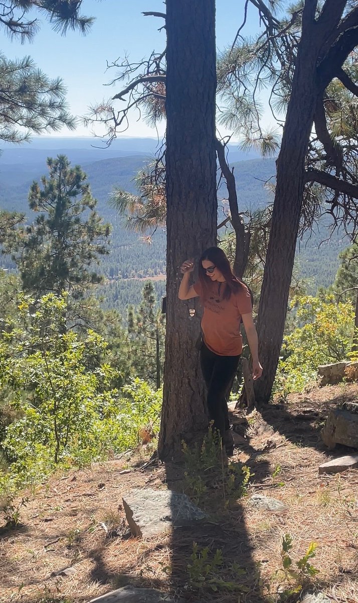 Renz8087's tweet photo. Come hike with me? You gonna love hiking with me 😘❤️😈 https://t.co/5gC05ITKFp