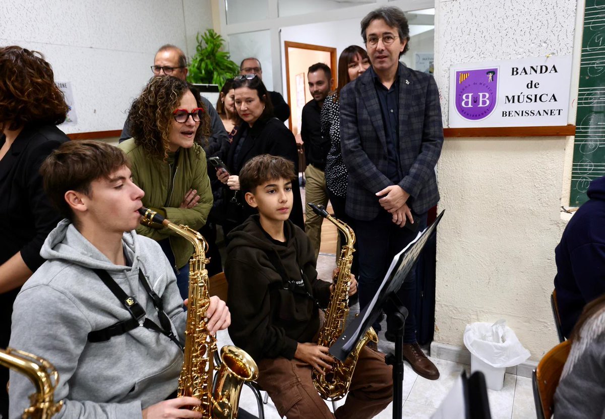 Hem celebrat el Dia de la Música a Benissanet, commemorant el 125è aniversari de la Banda Municipal. Per molts anys més!
Gràcies alcaldessa <a href="/nurieta007/">Núria Morera</a> i president de <a href="/ccriberaebre/">Consell Comarcal de la Ribera d’Ebre</a> <a href="/francescbarbero/">Francesc Barbero i Escrivà</a>. Ha estat una trobada sobre projectes culturals molt profitosa.