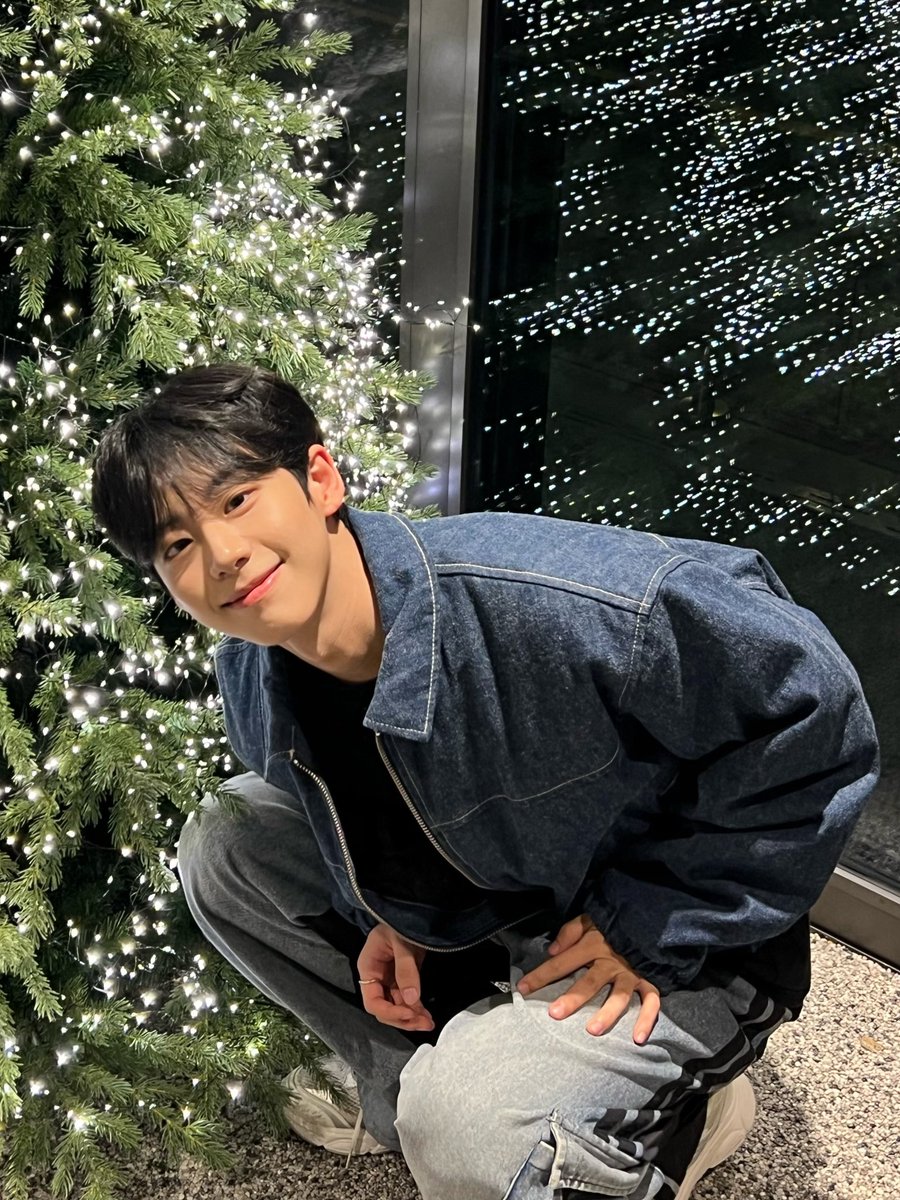 kn1ves0ut's tweet image. wdym this was jeongwoo just a year ago???? no. this is a babyyyyy!!!! 🥹