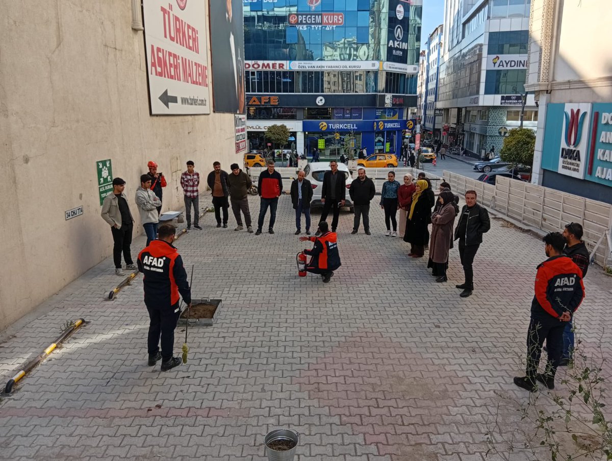 AFAD_Van's tweet image. 📍Doğu Anadolu Kalkınma Ajansı (DAKA)• İpekyolu/ Van 

2️⃣0️⃣2️⃣5️⃣ Yılı Eğitim Faaliyetlerimiz kapsamında,

Doğu Anadolu Kalkınma Ajansı (DAKA) personellerine kurumumuz eğitmenleri tarafından;

• Afet Farkındalık 🌊🏚️⛺️ ve, **