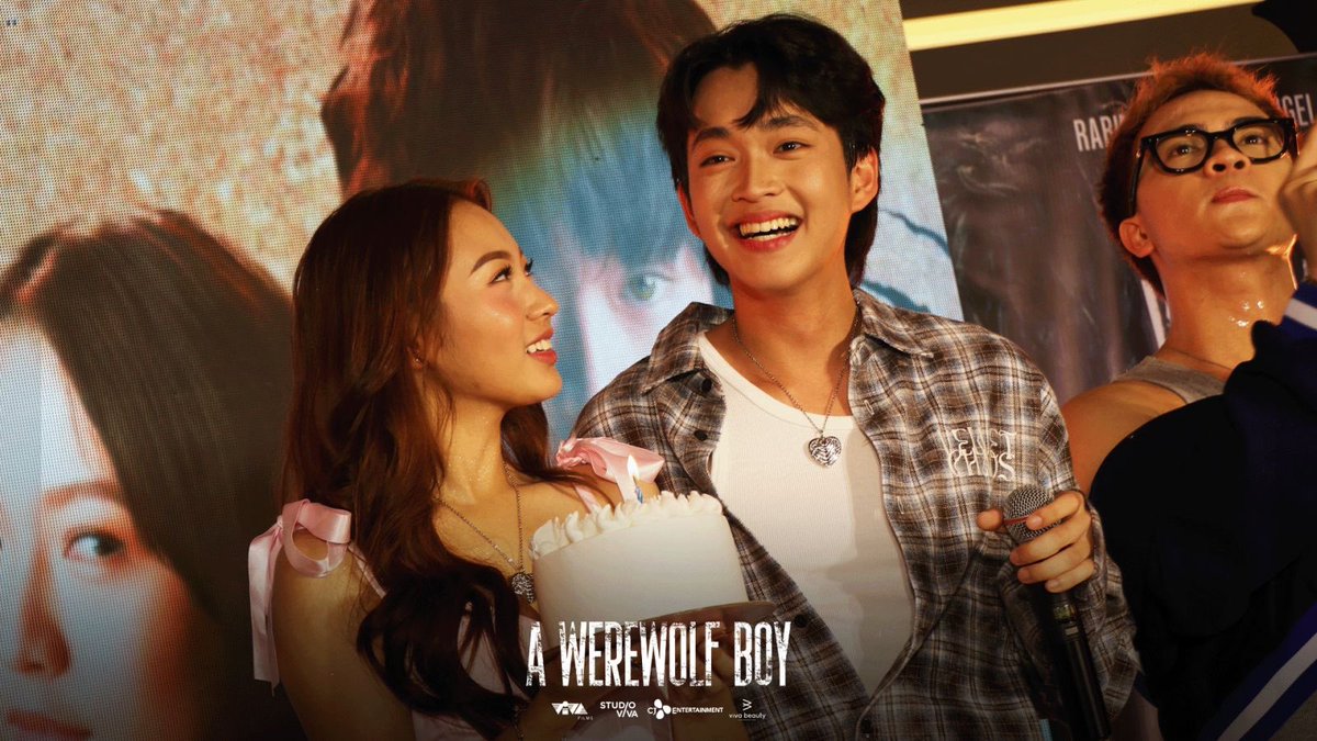 VIVA_Films's tweet image. LOOK: #AWerewolfBoyPH mall tour at Festival Mall. 

Watch out for A WEREWOLF BOY, coming this January 14, 2026 in cinemas nationwide! 

RABGELFEST AWB 

#AWerewolfBoy #RabinAngeles #AngelaMuji
