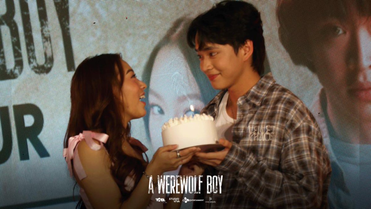 VIVA_Films's tweet image. LOOK: #AWerewolfBoyPH mall tour at Festival Mall. 

Watch out for A WEREWOLF BOY, coming this January 14, 2026 in cinemas nationwide! 

RABGELFEST AWB 

#AWerewolfBoy #RabinAngeles #AngelaMuji