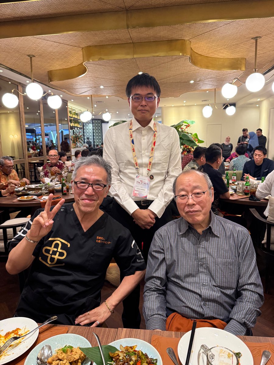 Laserrman's tweet image. #CTO live demonstration at 3rd IICS in Jakarta .  I am cornered to be with Dr Saito . He is my 1st mentor. My PCI techniques are  very similar with Dr Saito.