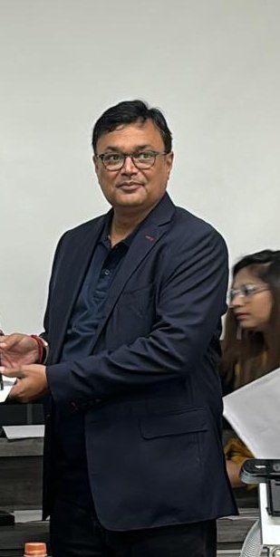 NirajPandeyLive's tweet image. एक ही व्यक्ति में कई सारी विशेषताएं यदि खोजनी हो तो @panavi सर से आपको जरूर मिलना चाहिए। बेहतरीन व्यक्तित्व, शानदार मैनेजर और हर समय ऊर्जा से लबरेज। सर आपको जन्मदिन की बहुत बधाई और शुभकामनाएं। ईश्वर आपको स्वस्थ एवं मस्त रखें।