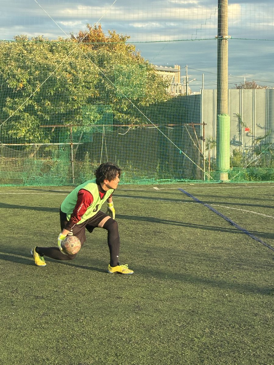 mgmn_cps's tweet image. フットサル本日でした⚽️

楽しかった‼️ 明日は筋肉痛💪

経験者、未経験半々くらいでしたが、上手く形になってかなり良い試合になったと思います！

また開催する予定なので、その時はみんなもぜひ！