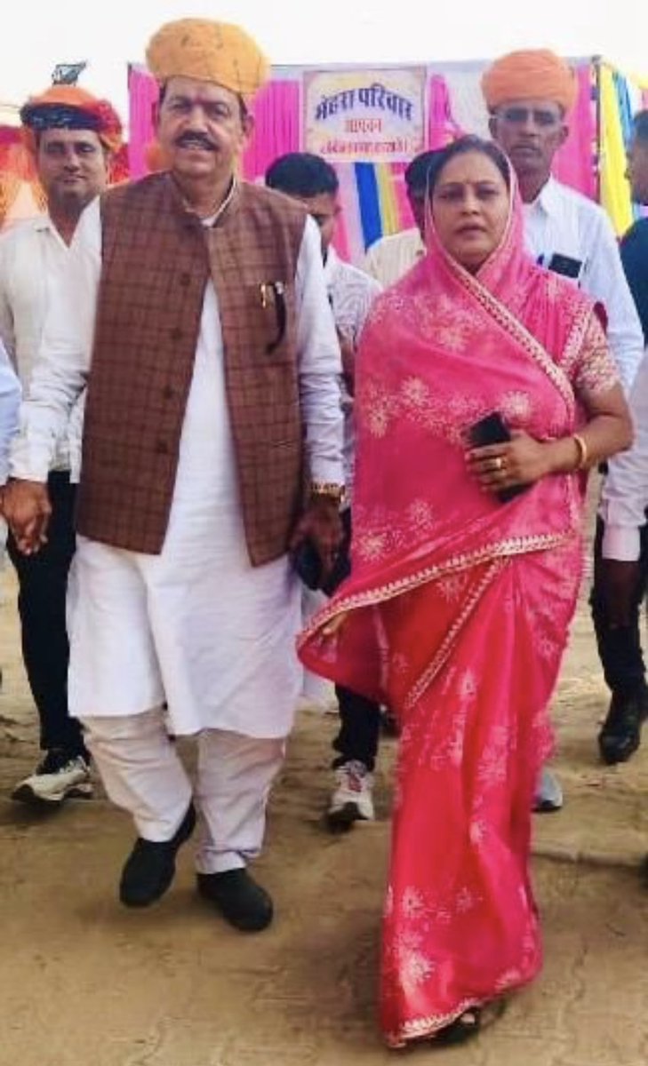 Rajendrainc's tweet image. श्रीमती गीता जी बरबड़ विधायक भोपालगढ को कांग्रेस आलाकमान द्वारा जोधपुर देहात ज़िलाध्यक्ष बनाने पर कांग्रेस नेतृत्व का हार्दिक आभार एवं नये दायित्व पर सफलतापूर्वक कार्य करने की शुभकामनाएँ 🌺🙏@SachinPilot