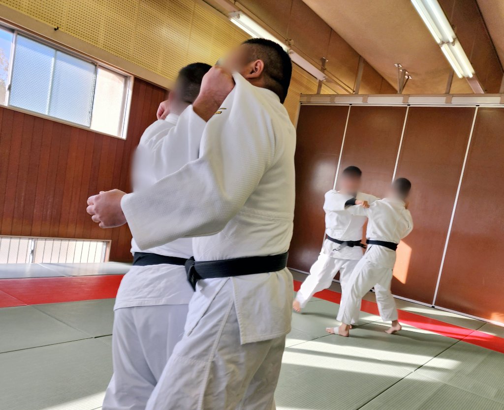JUDO_346's tweet photo. 稽古お疲れさまでした！

黒帯5名、白帯0名の計5名での稽古でした！
黒帯のみは久しぶりでしたね。

初段のメンバーがさらに上の段位を持つ人から今日は指導を受ける形になりました。
初段は二段目指して頑張りましょう！

■次回稽古■
・11月29日(土)予定 https://t.co/5AVQoaamAA