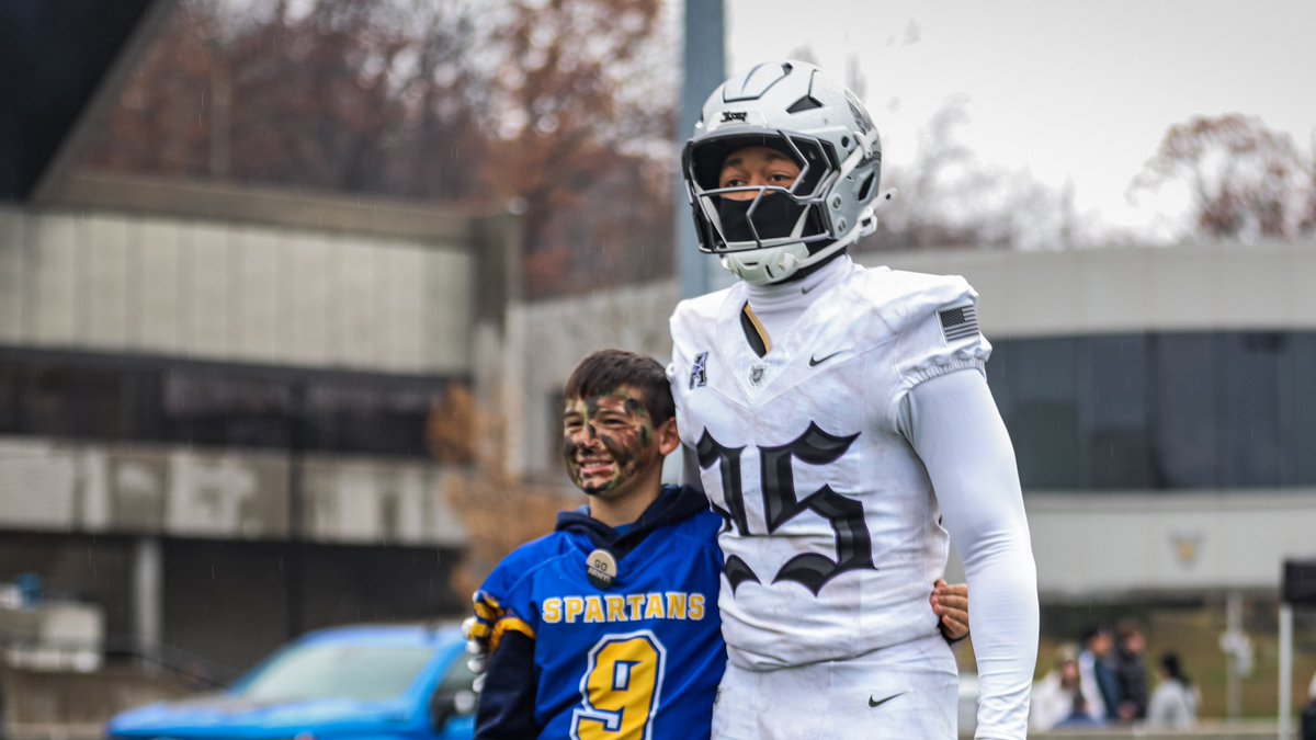 GoArmyWestPoint's tweet image. Fans getting their first look at our #Army250 uniform on Black Knights Alley before @ArmyWP_Football kickoff!

#GoArmy