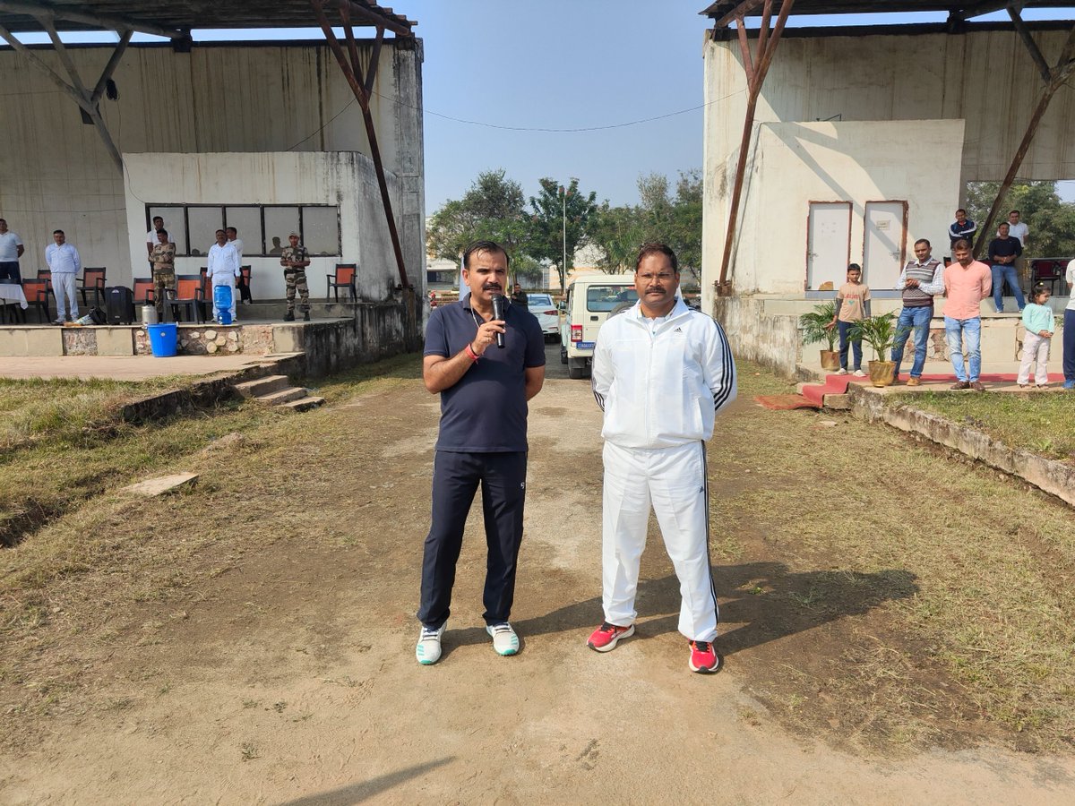 CISFEast's tweet image. Sports build discipline, teamwork, and confidence —CISF Eastern Sector and CISF 2nd Reserve Battalion Ranchi came together for a cricket match, boosting sportsmanship and camaraderie among personnel. #CISF #SportsForStrength @CISFHQrs