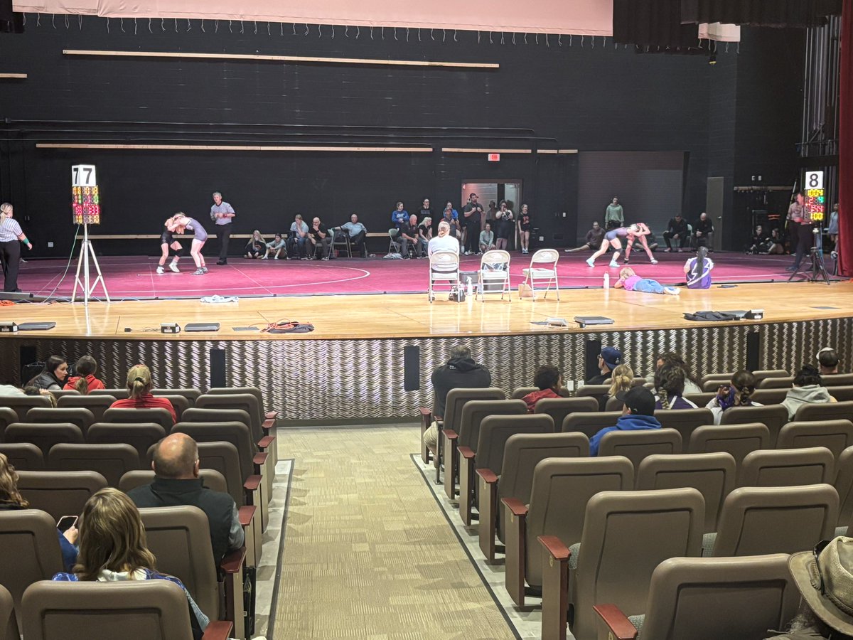 jputz15's tweet image. We are off for day 2 of the Independence Cliff Keen Girls Invitational. What a way to kick off the @ighsauwrestling opening weekend.