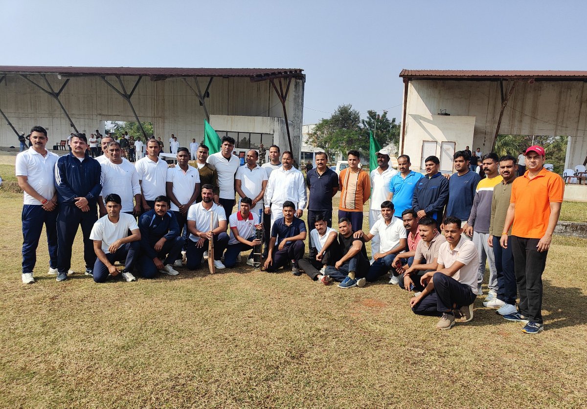 CISFEast's tweet image. Sports build discipline, teamwork, and confidence —CISF Eastern Sector and CISF 2nd Reserve Battalion Ranchi came together for a cricket match, boosting sportsmanship and camaraderie among personnel. #CISF #SportsForStrength @CISFHQrs