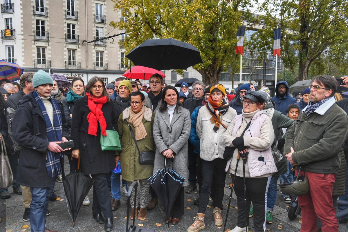 Cet après-midi, avec beaucoup de Nantaises et de Nantais nous étions rassemblés en mémoire de Mehdi Kessaci, lâchement tué par les narcotraficants.
Les mots de son frère Amine, emprunts de courage et de dignité, nous obligent. 
La République doit protection à ses enfants.