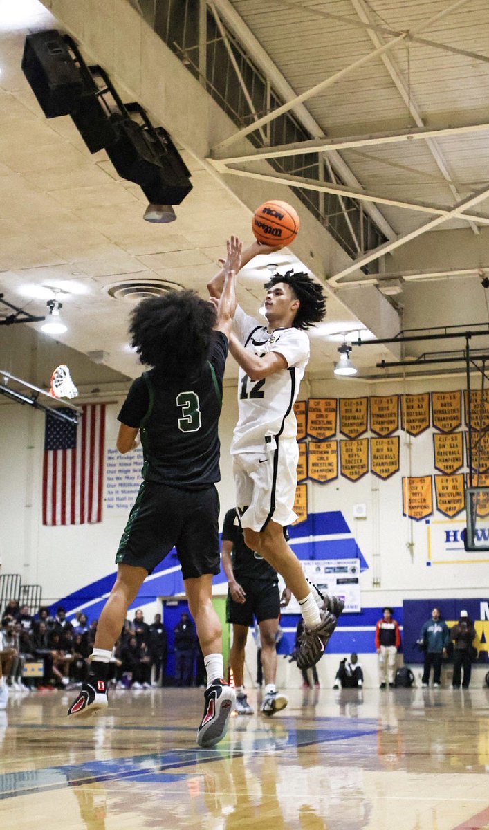 huntmamaJEU's tweet image. Millikan’s Home Opener vs. Inglewood 
Jeremiah Hunt - Senior Year #12 
16pts / 8 Reb / 5 stl / 9 asst