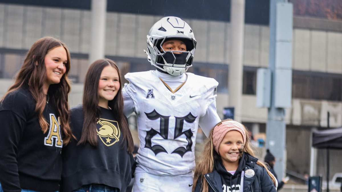 GoArmyWestPoint's tweet image. Fans getting their first look at our #Army250 uniform on Black Knights Alley before @ArmyWP_Football kickoff!

#GoArmy