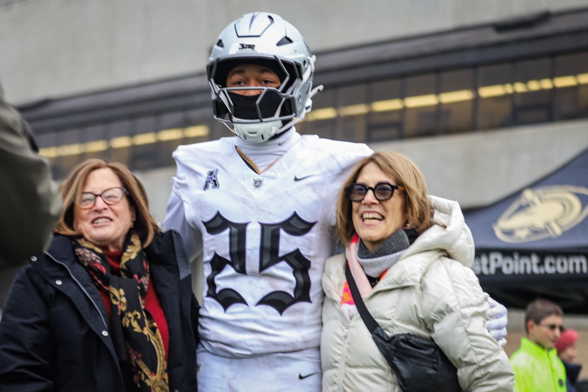 GoArmyWestPoint's tweet image. Fans getting their first look at our #Army250 uniform on Black Knights Alley before @ArmyWP_Football kickoff!

#GoArmy