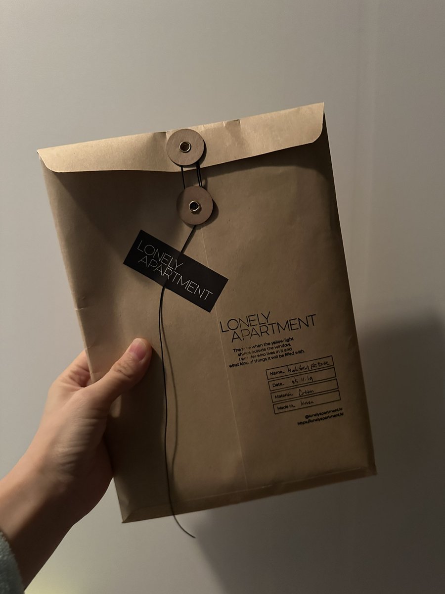 her0simzz's tweet image. 지대 깜찍한 북커버를 선물 받음,,,