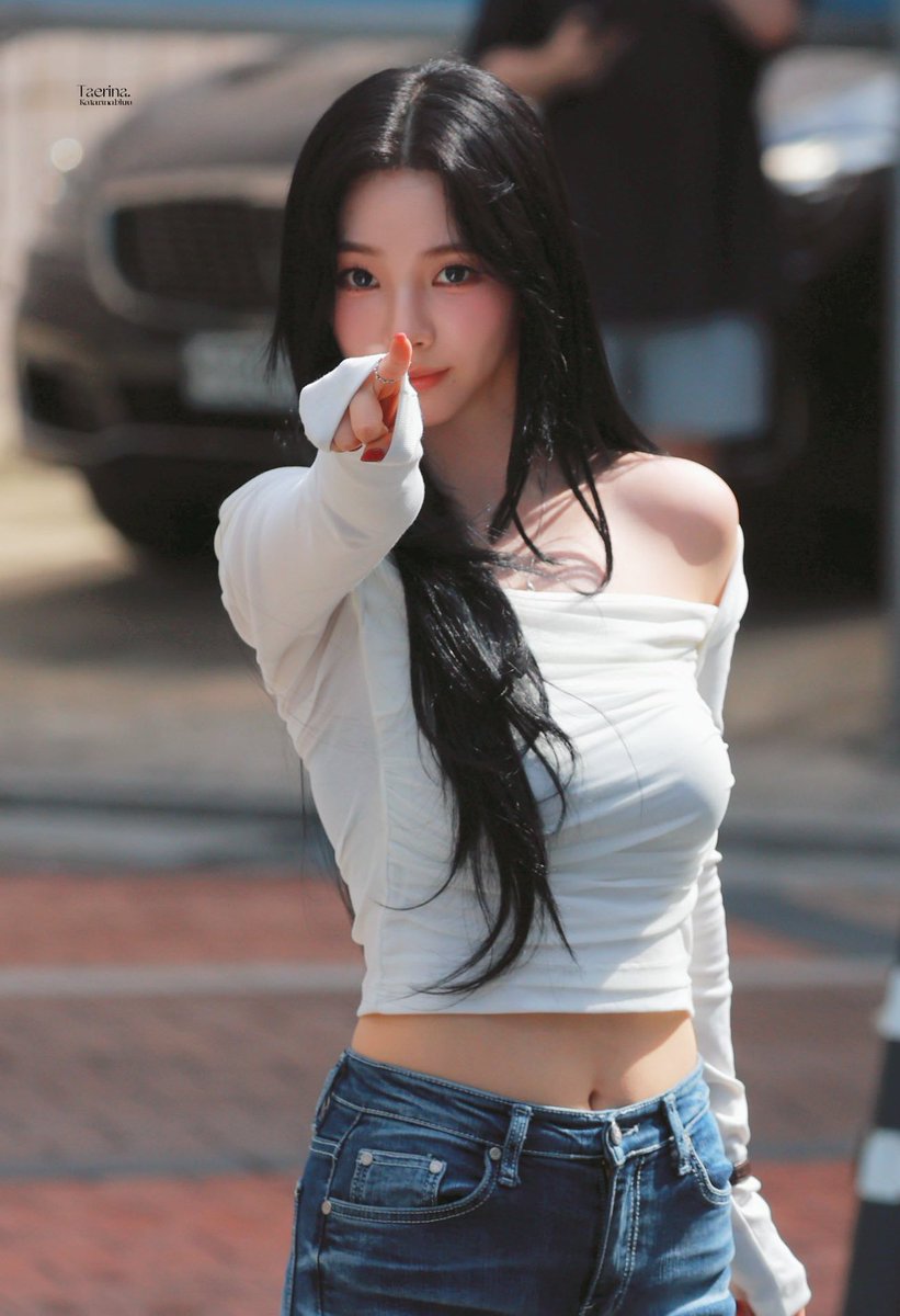 hourlykrn's tweet image. hey, you🫵🏻