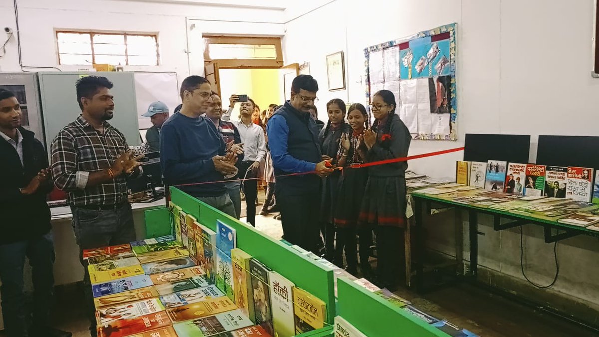 PMSHRIkv2indore's tweet image. पीएम श्री केंद्रीय विद्यालय क्र.2 बीएसएफ इंदौर  में, *🇮🇳राष्ट्रीय📚पुस्तकालय सप्ताह 2025*  का आयोजन दिनांक 17 से 22 नवंबर तक किया गया। जिसमें पूरे सप्ताह विद्यार्थियों की पठन रुचि संवर्धन हेतु विभिन्न गतिविधियां/ प्रतियोगिताएं आयोजित की गई।