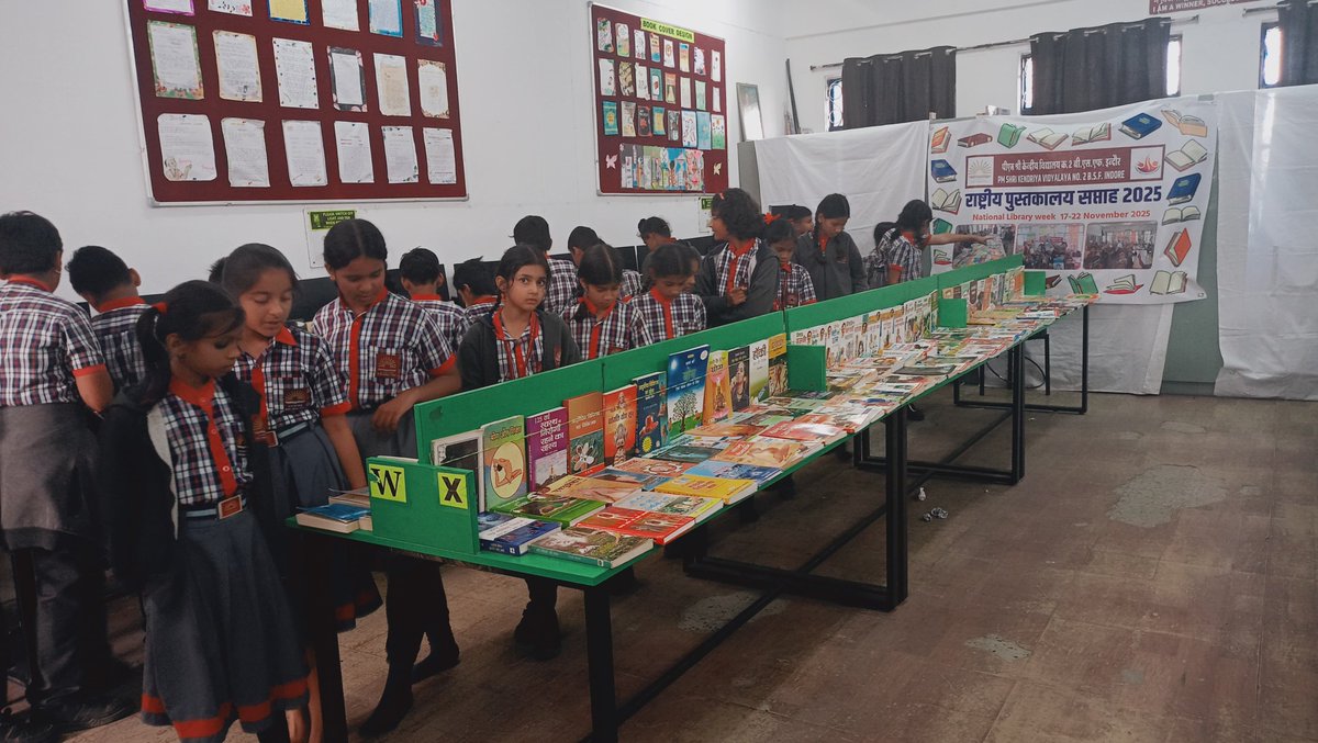 PMSHRIkv2indore's tweet image. पीएम श्री केंद्रीय विद्यालय क्र.2 बीएसएफ इंदौर  में, *🇮🇳राष्ट्रीय📚पुस्तकालय सप्ताह 2025*  का आयोजन दिनांक 17 से 22 नवंबर तक किया गया। जिसमें पूरे सप्ताह विद्यार्थियों की पठन रुचि संवर्धन हेतु विभिन्न गतिविधियां/ प्रतियोगिताएं आयोजित की गई।