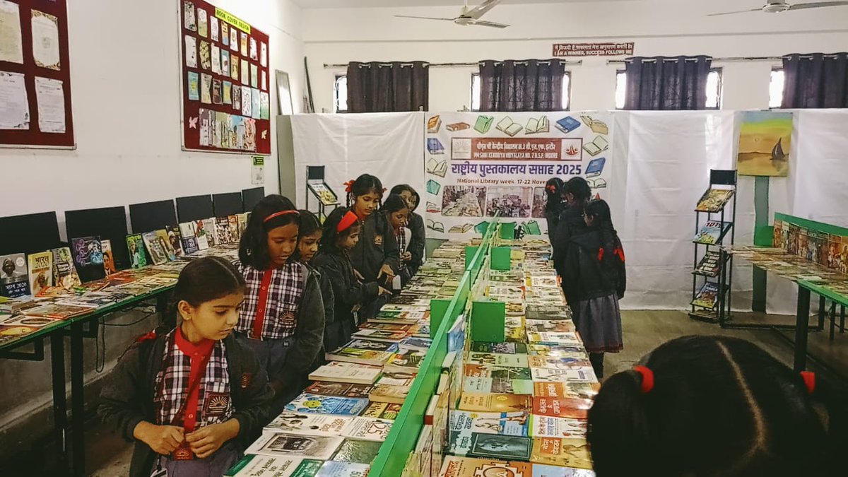PMSHRIkv2indore's tweet image. पीएम श्री केंद्रीय विद्यालय क्र.2 बीएसएफ इंदौर  में, *🇮🇳राष्ट्रीय📚पुस्तकालय सप्ताह 2025*  का आयोजन दिनांक 17 से 22 नवंबर तक किया गया। जिसमें पूरे सप्ताह विद्यार्थियों की पठन रुचि संवर्धन हेतु विभिन्न गतिविधियां/ प्रतियोगिताएं आयोजित की गई।
