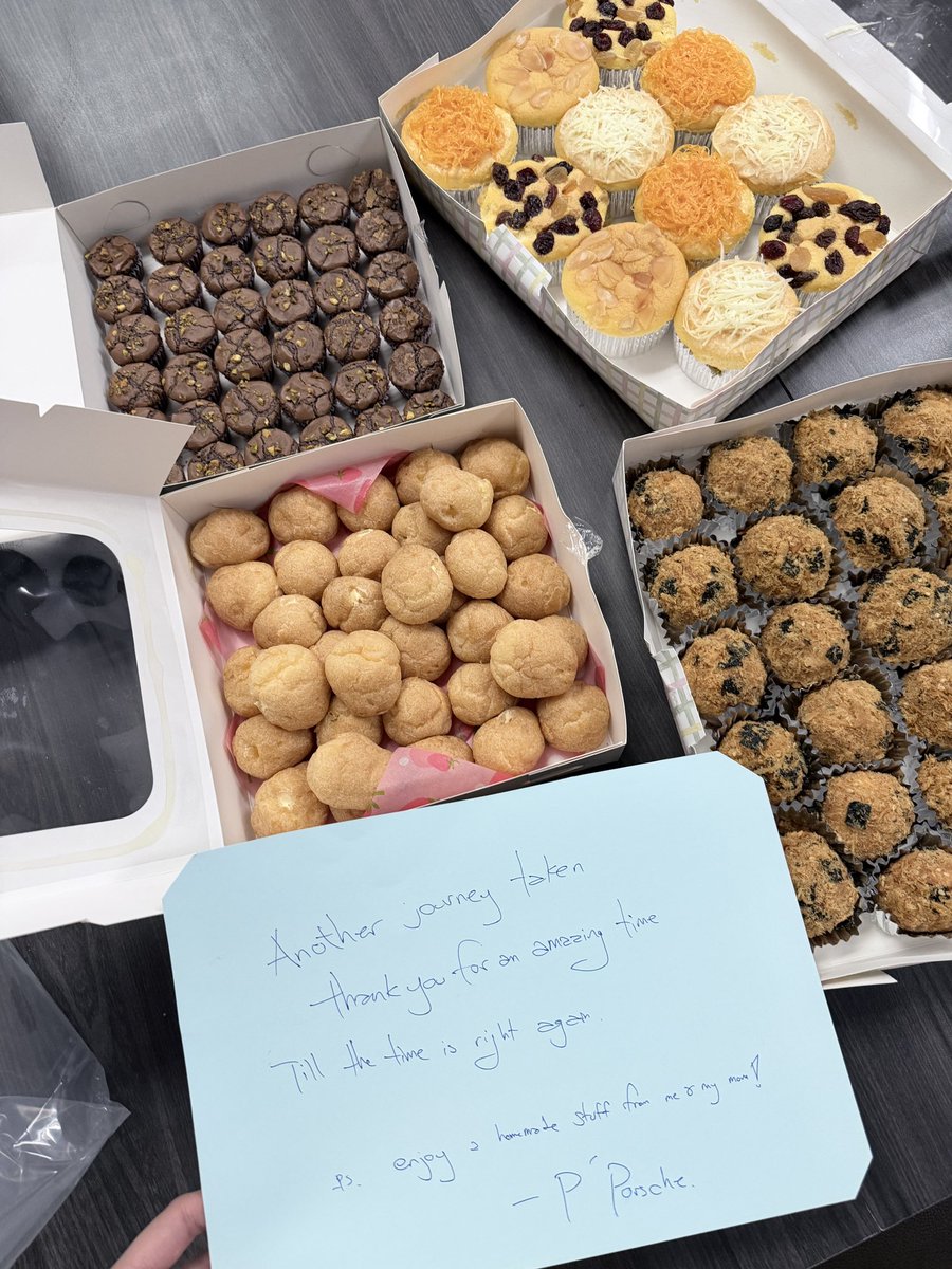 Kknomjean__'s tweet image. ขนมโฮมเมดจากพี่เช่ อร่อยมาก อร่อยแบบ เห้ย ละต่อจากนี้จะทำไง จะได้กินอีกไหม รู้งี้หยิบมาเยอะๆ ไม่น่าเปิดกล่องแบ่งคนอื่น นอย