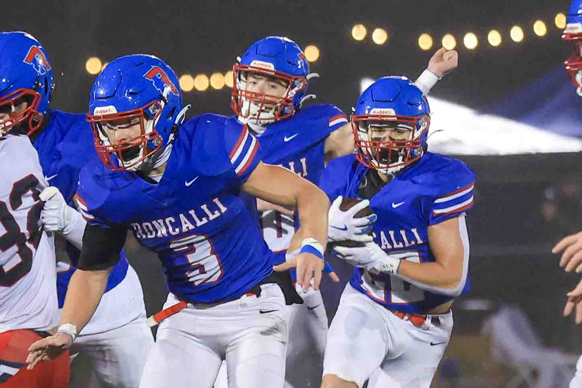 Pathfindar's tweet photo. I was at Roncalli for their 42-14 victory over Heritage Hills in the IHSAA Class 4A semi-state championship.  See pictures and read about it at the Indy Star.

@RoncalliFB @RHS_Athletics @HHQBCLUB @IndyStarSports #highschoolfootball  #fridaynightlights https://t.co/gJH0wCpmtG