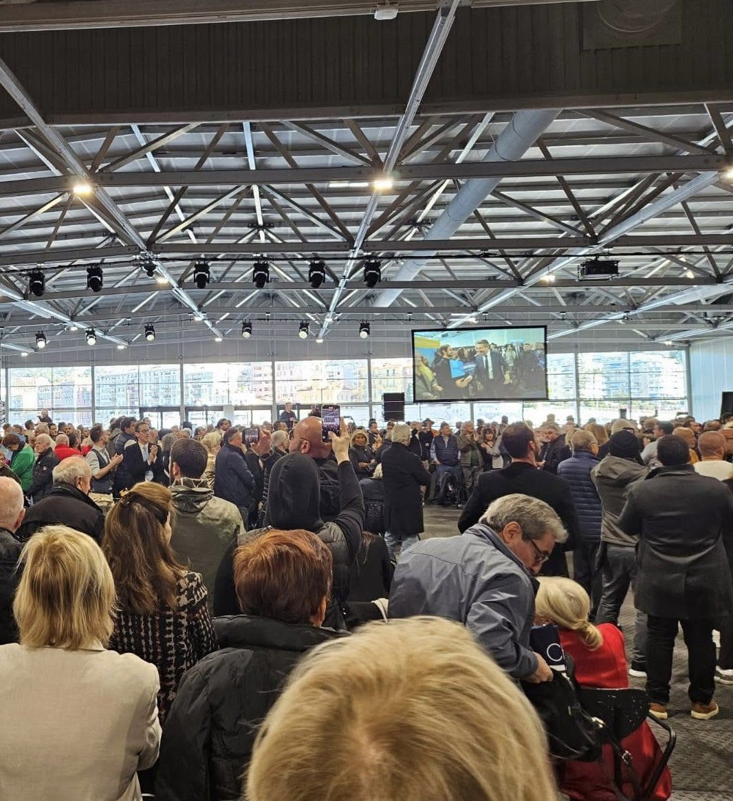 BernardChaix's tweet image. Chez @cestrosi on n’est pas à l’aise avec les chiffres.

3000 personnes revendiquées, 2500 personnes annoncées, à peine 1000 personnes comptées.