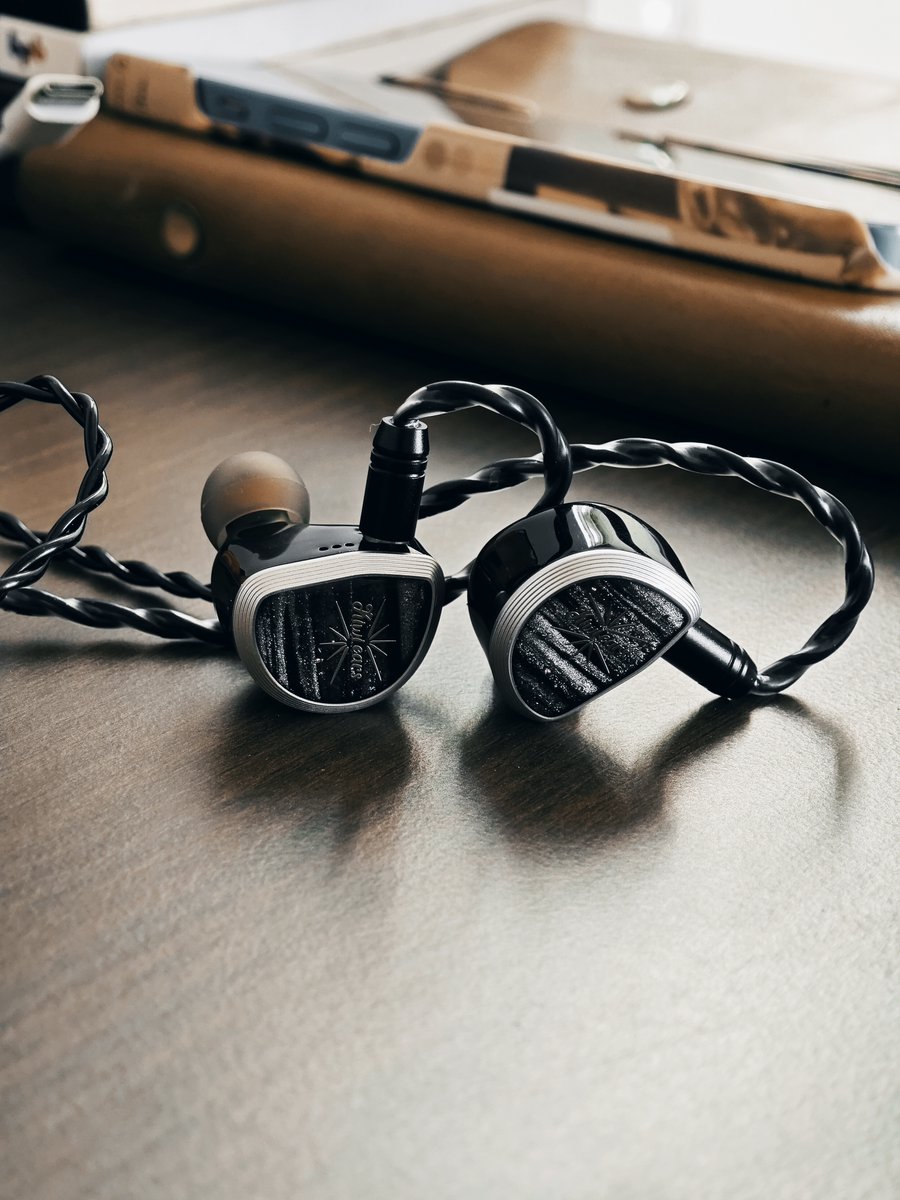 TechWhirlUlt's tweet image. I have received several DMs regarding these topics, and since it&apos;s difficult to respond to all of them individually, I&apos;m answering everything in this thread. 

[Thumbnail is just random product shots, unrelated]

I have answered 20 questions in this thread.