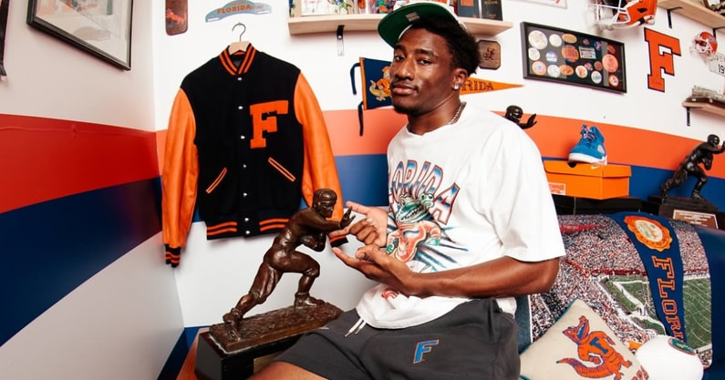 4-star WR Davian Groce is staying patient and confident through Florida's coaching search.

"We’re talking about the Florida Gators, one of the greatest teams in college football for a while. I’m trusting them."

More from Groce: on3.com/teams/florida-… (On3+)