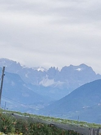 iirpo's tweet image. #citando
Guai a chi avrà amato solo corpi, forme, apparenze. La morte gli toglierà tutto. 
Cercate di amare le anime. Le ritroverete.
#VictorHugo