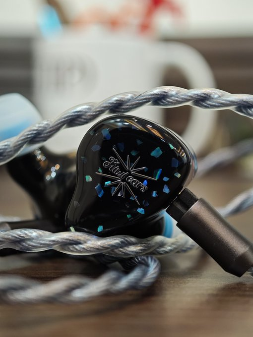 TechWhirlUlt's tweet image. I have received several DMs regarding these topics, and since it&apos;s difficult to respond to all of them individually, I&apos;m answering everything in this thread. 

[Thumbnail is just random product shots, unrelated]

I have answered 20 questions in this thread.