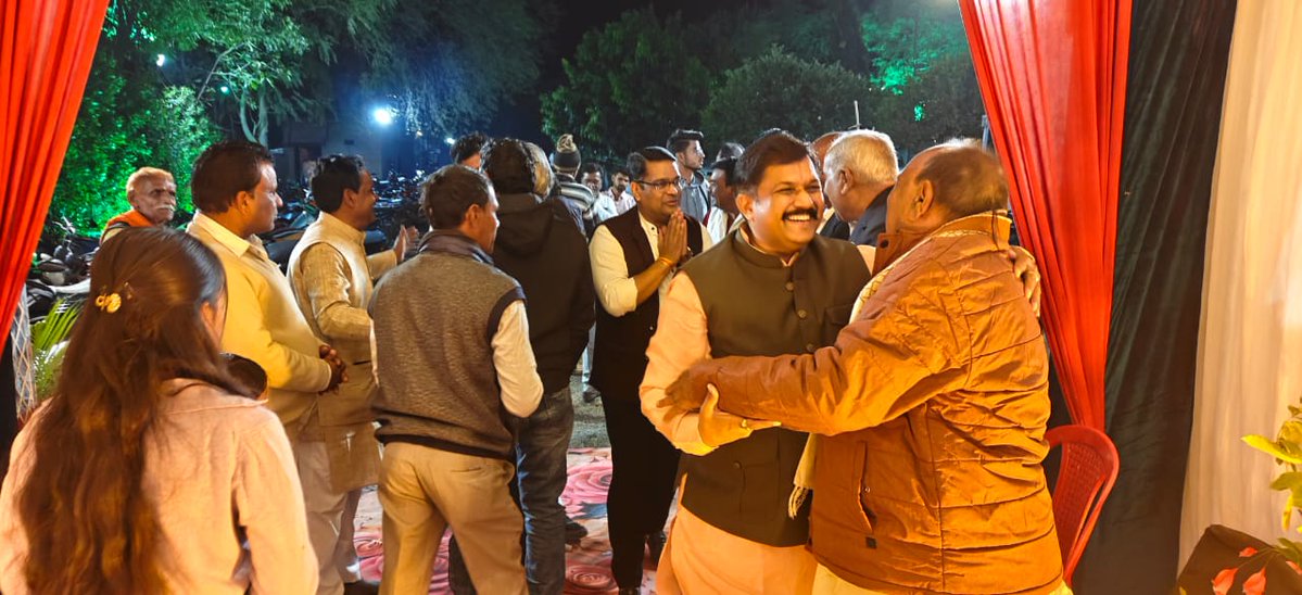 DrKPSinghYadav's tweet image. अशोकनगर के रॉयल कस्तूरी मैरिज गार्डन में श्री अचार्य जगदीश प्रसाद शास्त्री जी के यहां आयोजित शुभ विवाह समारोह में सम्मिलित होकर नवदंपत्ति को हार्दिक शुभकामनाएं प्रेषित की